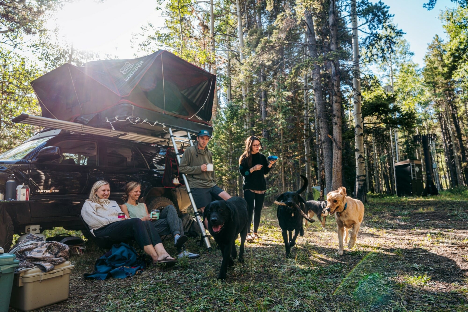 Een daktent voor 4 personen: De X-Cover van iKamper biedt veel ruimte.