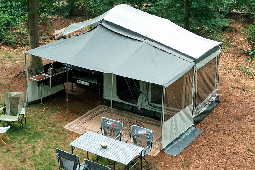 LiteShade luifel.
De LiteShade is de snelle luifel voor kampeerders die veel onderweg zijn. In enkele minuten opgebouwd, licht in gewicht en compact verpakt. Inclusief 2 inritsbare zijwanden voor extra bescherming bij wind en regen.